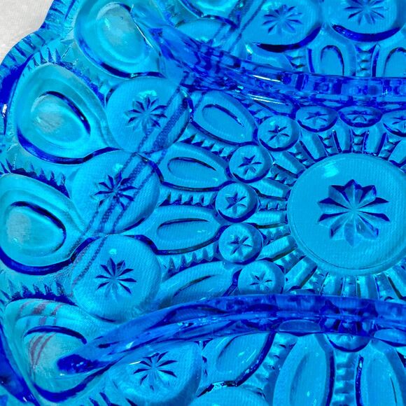 Vintage L.E. Smtih Glass Moon and Star Colonial Blue 8-1/2" Round 3 Part Relish - Picture 5 of 6